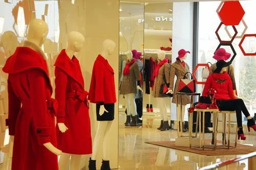 为促进品牌销售增长 国产女装掀跨界热潮(图3)