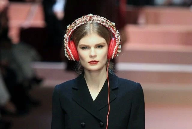 为促进品牌销售增长 国产女装掀跨界热潮(图5)