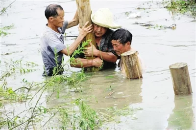 郑李龙：双肩筑起不倒的堤坝(图1)