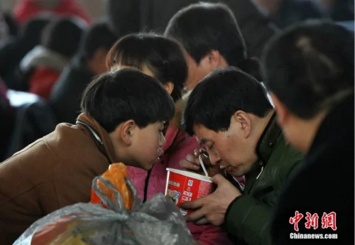 方便面32小时内都无法消化？这回它可被“黑”惨了(图1)