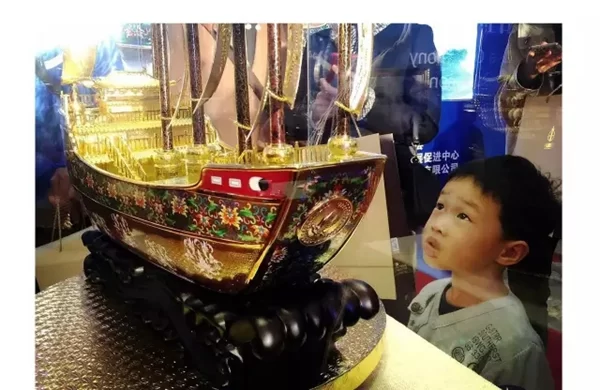 北京工艺美术大师精品投资基金首个重点项目启动 国礼景泰蓝《友谊之船》典藏版精彩亮相(图14) 北京工艺美术大师精品投资基金首个重点项目启动 国礼景泰蓝《友谊之船》典藏版精彩亮相(图14)