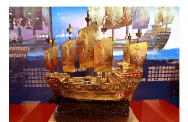 北京工艺美术大师精品投资基金首个重点项目启动 国礼景泰蓝《友谊之船》典藏版精彩亮相(图13) 北京工艺美术大师精品投资基金首个重点项目启动 国礼景泰蓝《友谊之船》典藏版精彩亮相(图13)