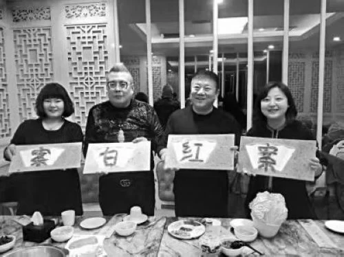 刘一达长篇小说《红案白案》:熟悉的“京味儿”风(图1) 刘一达长篇小说《红案白案》:熟悉的“京味儿”风(图1)