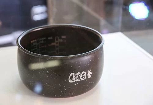 安意如与青年画家刘少白对谈 谈“美的跨界”(图1) 安意如与青年画家刘少白对谈谈“美的跨界”