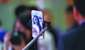 半年梦一场papi酱被“分手” 网红经济“退烧”(图1) 半年梦一场papi酱被“分手” 网红经济“退烧”(图1)