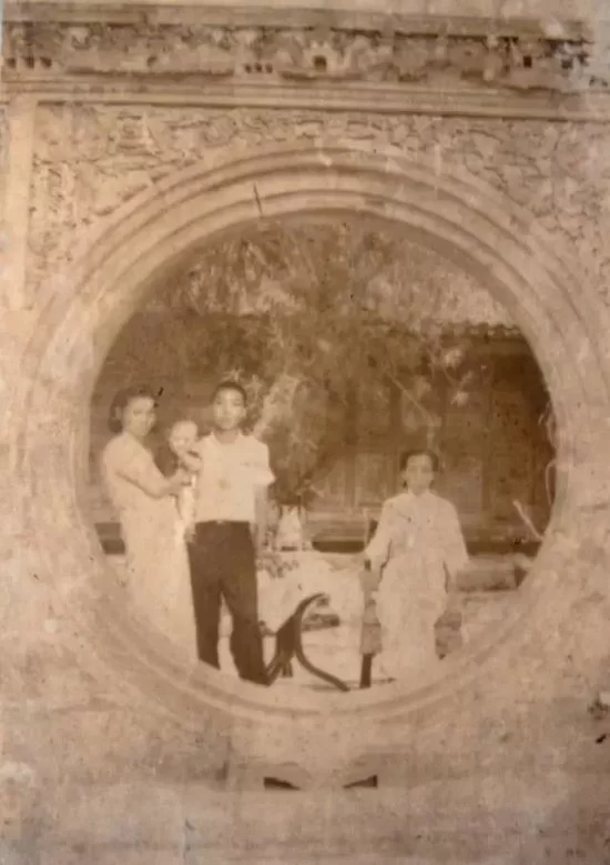 温江陈家大院修缮三年后重开: 朱颜青鬓都消改,惟剩痴情在(图12) 1937拍摄的老照片 (照片翻拍 温江文管所 唐建军)