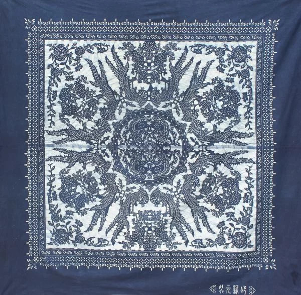 国家级非物质文化遗产传承人吴元新作品《凤戏牡丹》蓝印花布装饰布