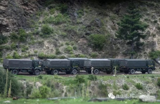 记者抵近不丹一侧军事重镇 目击印军车队集结(图2)