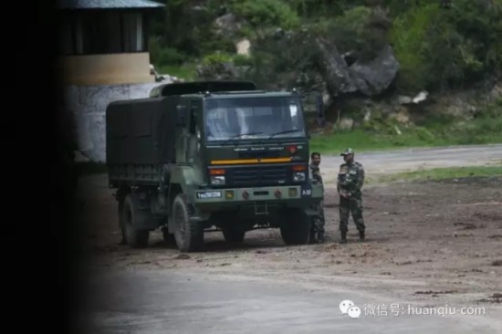 记者抵近不丹一侧军事重镇 目击印军车队集结(图4)