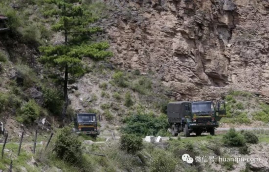 记者抵近不丹一侧军事重镇 目击印军车队集结(图5)