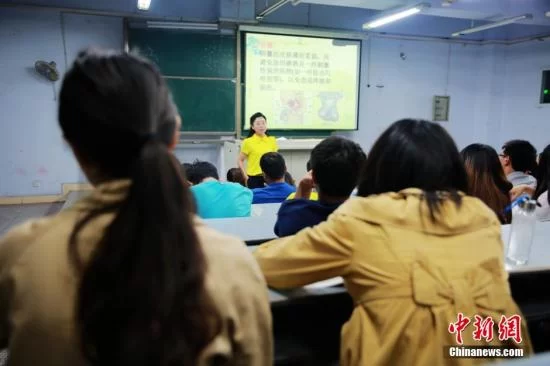 三成大学生喜欢坐前排 你大学上课时喜欢坐在哪里？(图1)