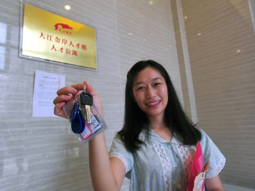 盖房给钱还不够? 二线城市抢人才拼诚意(图1) 盖房给钱还不够? 二线城市抢人才拼诚意(图1)