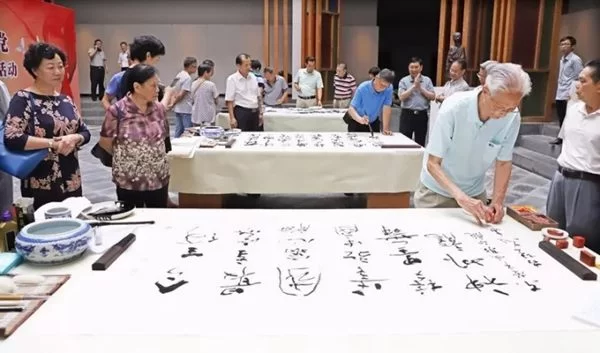 “喜迎十九大、真情献给党”——东莞市厅级以上老领导书画雅集活动在岭南美术馆举行。