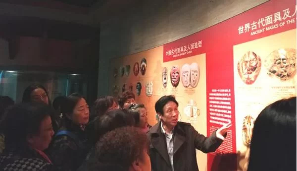 现场讲解三星堆历史人文