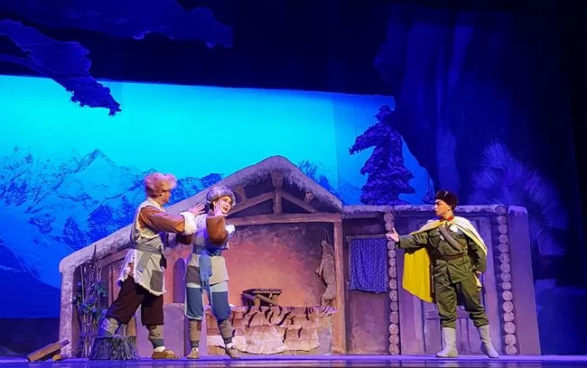 《智取威虎山》“深山问苦”剧照