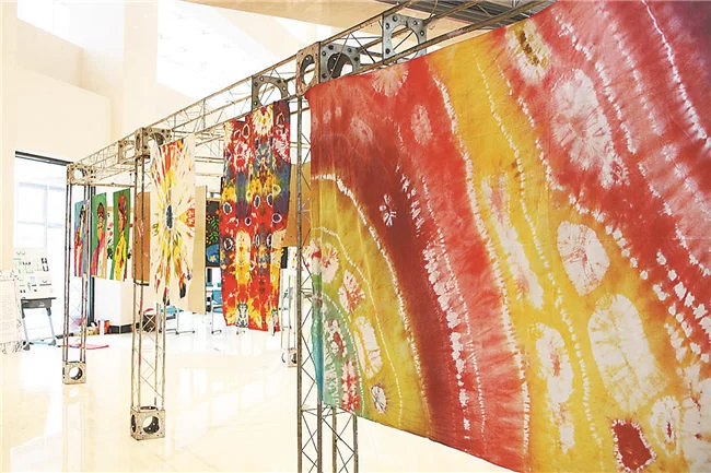 榆林职业技术学院:精美毕业展诠释美育成果(图3) 扎染作品