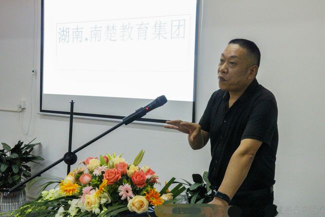 中国电子商务协会智慧物流推进中心主任沙松涛发言