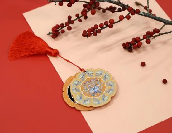 合古今之蕴意 融新旧之美学——智美文博尽在2018北京文交会 (图3) 吉祥化妆镜·菱花镜