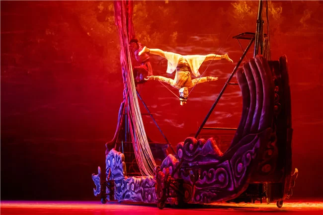 《小桥 流水 人家》:用杂技诠释海上丝路爱情故事(图4) 《小桥 流水 人家》演出照