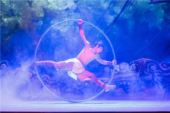 《小桥 流水 人家》:用杂技诠释海上丝路爱情故事(图5) 《小桥 流水 人家》演出照