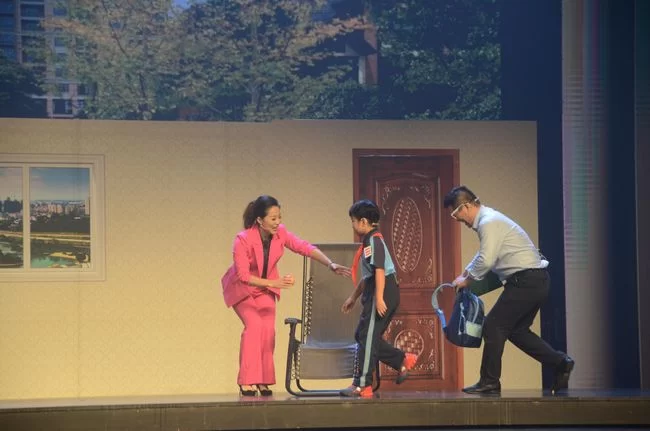 让城市添情怀 为文艺塑名家(图4) (图:秦川创作小品《赴宴》)