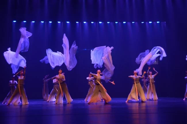 让城市添情怀 为文艺塑名家(图5) (图:刘影编舞的舞蹈《莞香》)