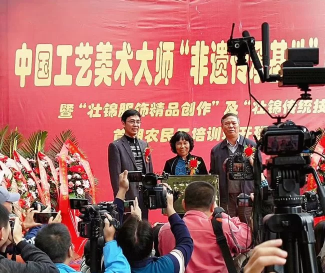 中国工艺美术大师谭湘光“非遗传承基地”挂牌(图3) 中国工艺美术大师谭湘光“非遗传承基地”挂牌