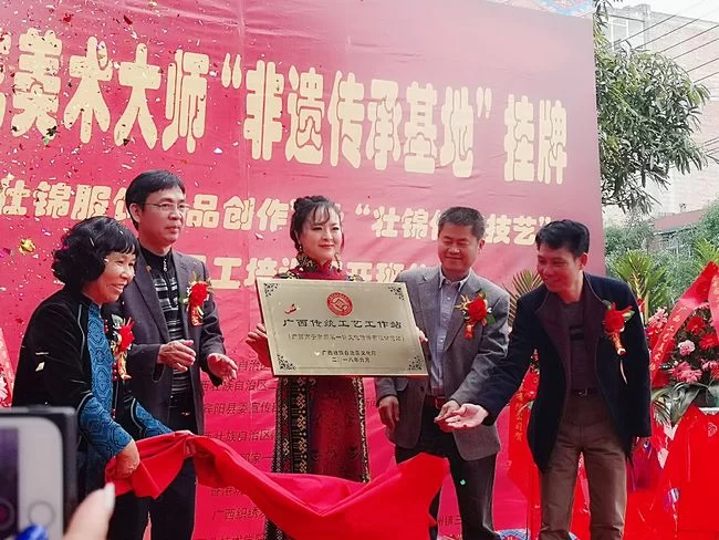 中国工艺美术大师谭湘光“非遗传承基地”挂牌(图1) 中国工艺美术大师谭湘光“非遗传承基地”挂牌