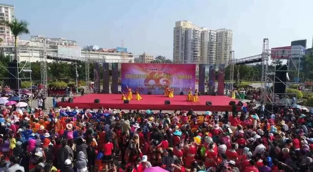 广西钦州千人广场舞庆大庆(图1) 广西钦州千人广场舞庆大庆