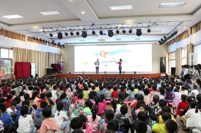 广西文物事业走进新时期(图5) 广西博物馆开展“三月三”进课堂活动