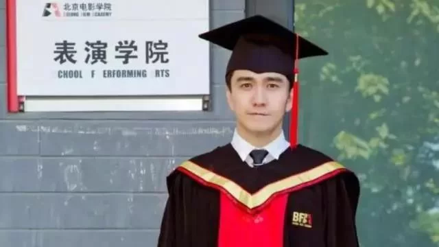 “翟天临事件”晒出:太多人能凭权力获得高学历(图1) 微信图片_20190213075448.jpg