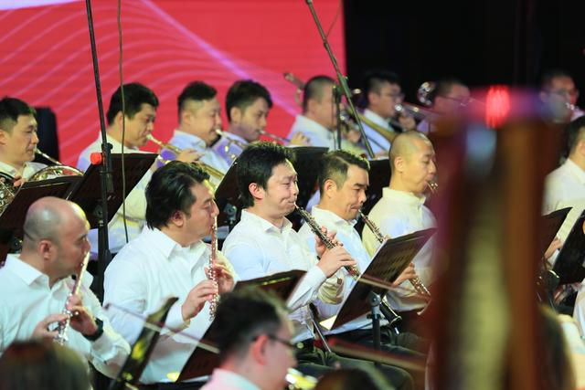 ＂红旗颂·解放情＂庆祝新中国成立70周年交响音乐会(图14)