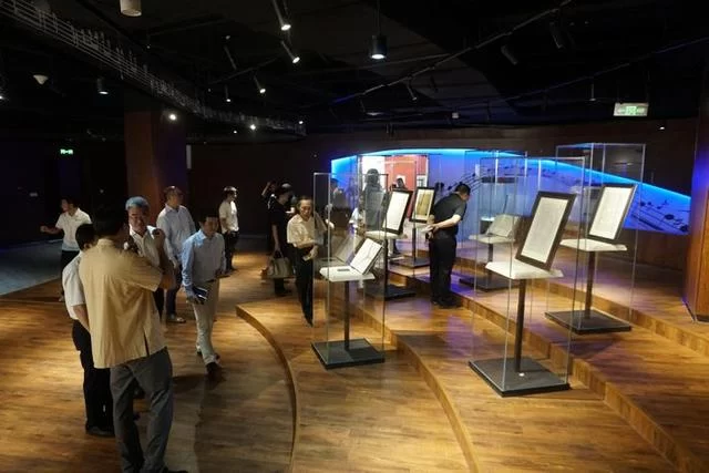 "中国交响音乐百年作曲家手稿展"在青岛开幕(图3) "中国交响音乐百年作曲家手稿展"在青岛开幕(图3)