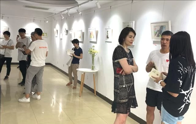 "迎国庆·童画绘梦想"——冉青美术少儿组教学成果展精彩纷呈(图1) "迎国庆·童画绘梦想"——冉青美术少儿组教学成果展精彩纷呈(图1)