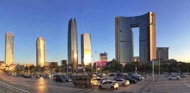 来自哥伦比亚的"高飞先生",热忱为东莞纠正英文路标(图1) 来自哥伦比亚的"高飞先生",热忱为东莞纠正英文路标(图1)