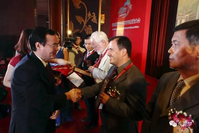 来自哥伦比亚的"高飞先生",热忱为东莞纠正英文路标(图6) 来自哥伦比亚的"高飞先生",热忱为东莞纠正英文路标(图6)