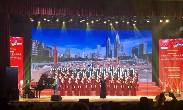 “壮丽七十年,唱响中国梦”,顺义区第十三届“天竺杯”群众合唱大赛圆满落幕(图2) “壮丽七十年,唱响中国梦”,顺义区第十三届“天竺杯”群众合唱大赛圆满落幕(图2)