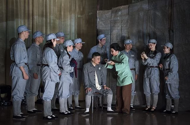 原创现代黄梅戏《抗大母亲》岁末进京演出受专家好评(图1) 原创现代黄梅戏《抗大母亲》岁末进京演出受专家好评(图1)