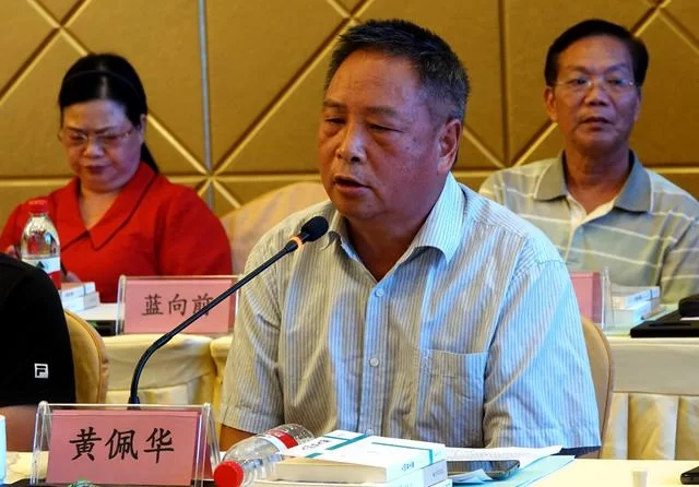 “岜莱诗会”:打开广西诗歌的一扇窗(图6) “岜莱诗会”:打开广西诗歌的一扇窗(图6)