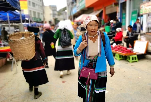 用有温度的作品助力脱贫攻坚——广西、百色两级文联组织作家赴隆林采风侧记(图3)