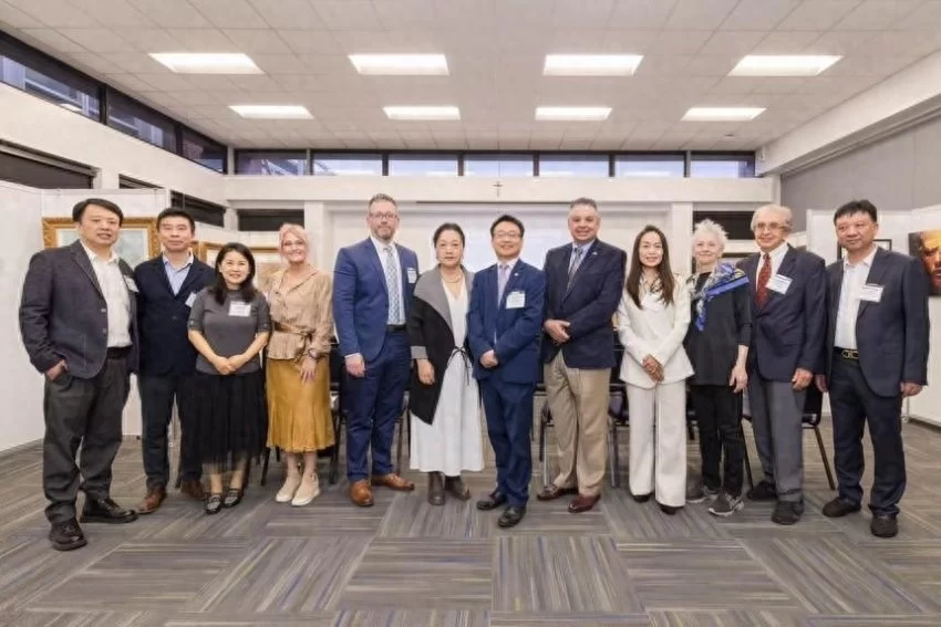 2024“艺术与生命”国际艺术邀请展学术论坛在美国圣彼得大学举行(图1)