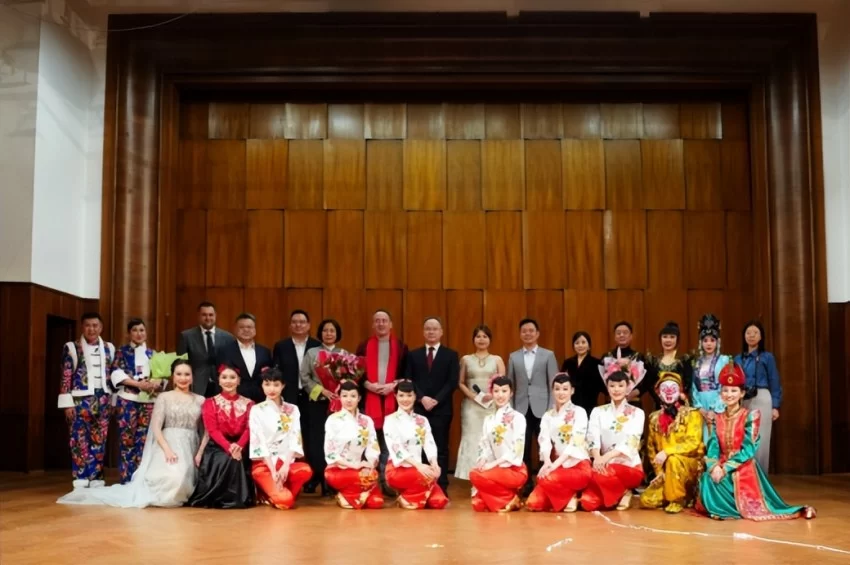 塞尔维亚奏响新春乐章——2025年欢乐春节演出活动在贝尔格莱德举行(图2)