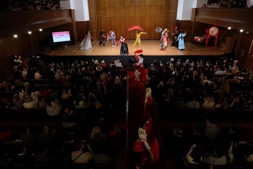 塞尔维亚奏响新春乐章——2025年欢乐春节演出活动在贝尔格莱德举行(图8)