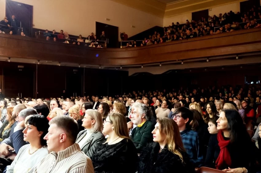 塞尔维亚奏响新春乐章——2025年欢乐春节演出活动在贝尔格莱德举行(图3)