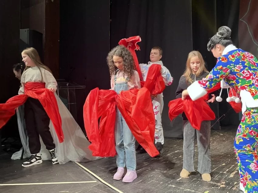 塞尔维亚奏响新春乐章——2025年欢乐春节演出活动在斯梅戴雷沃圆满闭幕(图10)