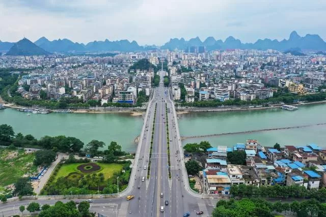 让城市插上文明的翅膀飞翔——广西桂林市成功创建全国文明城市回眸(图3) 让城市插上文明的翅膀飞翔——广西桂林市成功创建全国文明城市回眸(图3)