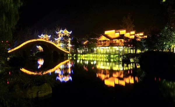 《龙吟九州》唱响成都 黄龙溪古镇夜文化“龙舟”盛大起航(图5) 《龙吟九州》唱响成都 黄龙溪古镇夜文化“龙舟”盛大起航(图5)