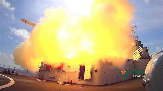 海军三大舰队百艘舰艇西沙演兵 一波波导弹怒射