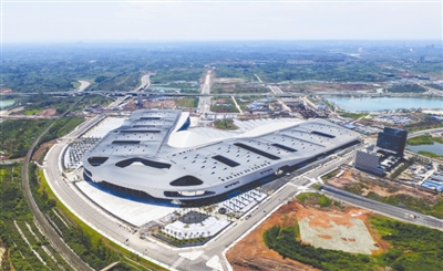 西部国际会展中心初露芳容(图1)
