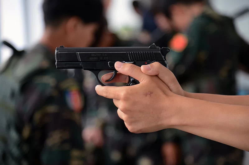 一组你平时看不到的“红三连”照片(图1)